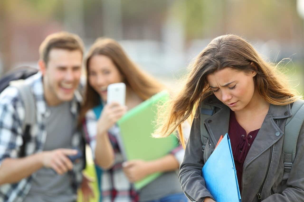 Vztahová poradna: Lidé mě nemají rádi, neváží si mě a ponižují mě