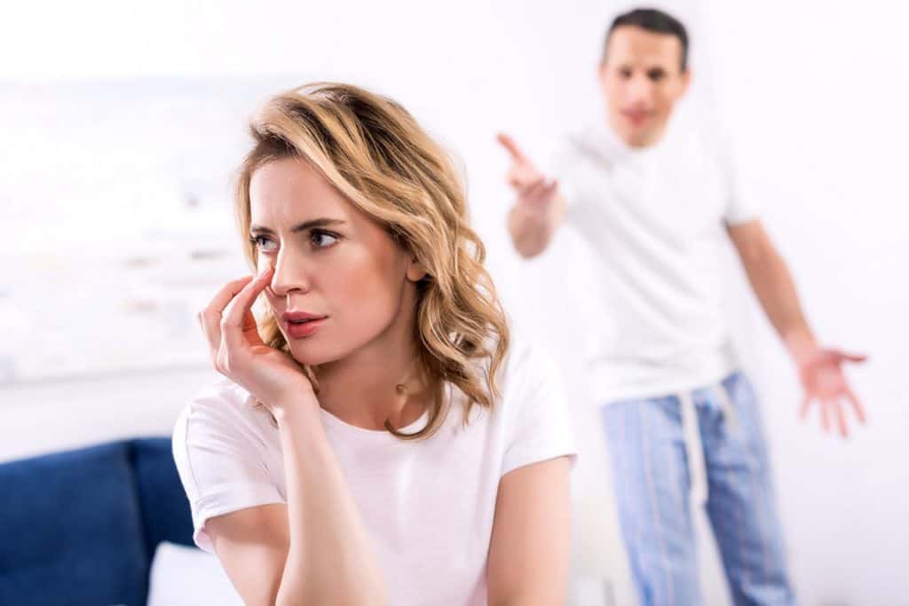 Vztahová poradna: Manžel mě podváděl, ponižoval, urážel a stále se mnou chce zůstat